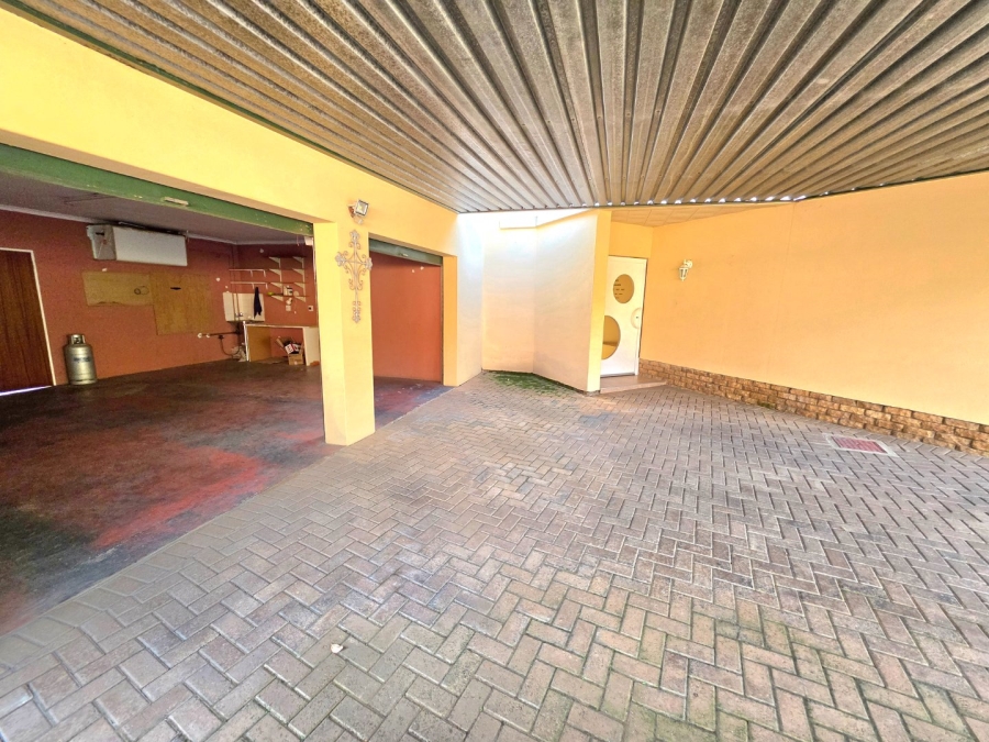 5 Bedroom Property for Sale in Panorama Free State